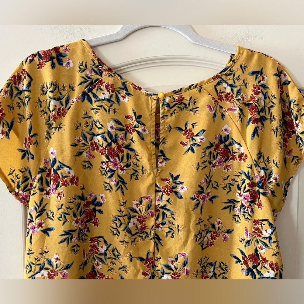 Lily White Yellow Floral Cut Out Blouse Women’s Size XL - Picture 3 of 14